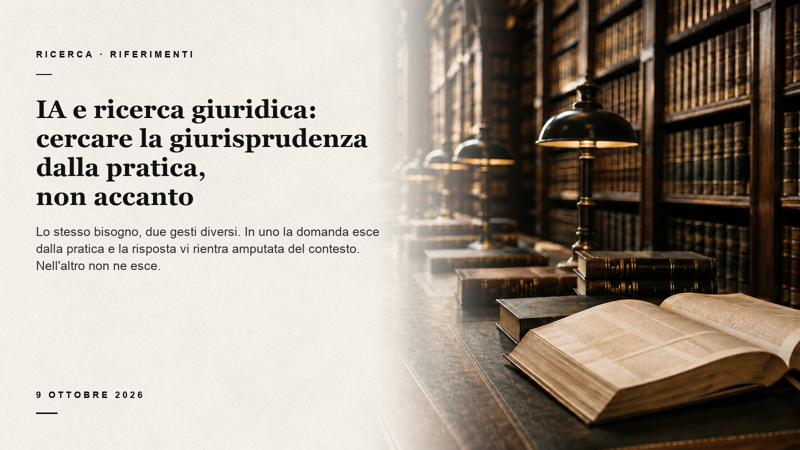 Scheda editoriale sulla ricerca giuridica dalla pratica sopra una biblioteca giuridica storica illuminata da lampade in ottone