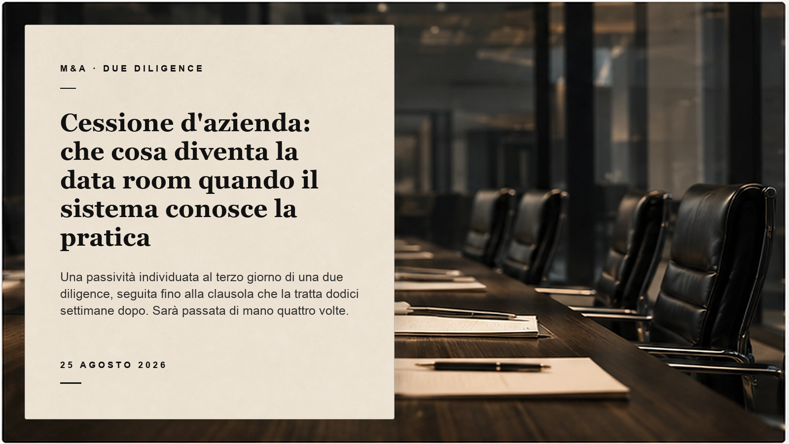 Scheda editoriale sulla data room di una cessione d'azienda su una fotografia di una sala riunioni